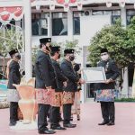 Ahmad Basir Dapat Penghargaan saat HUT Kota