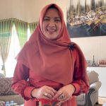 Anggota DPRD Kaltim Yenni Eviliana Bersama Yayasan Perempuan Peduli Paser Bagikan Ribuan Paket Takjil dan Parsel Lebaran