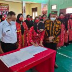 Camat Muhamad Sidik Kukuhkan Pengurus Bawe Paser Kecamatan Kuaro