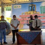 Bupati Paser Serahkan Whell Loader Ke SMK 3 Tanah Grogot