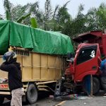 Dua Truk Tabrakan di KM 11 Desa Keluang Paser Jaya, Sopir Terjepit