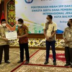 Wali Kota Salurkan Bantuan untuk Guru dan Siswa Berprestasi di Balikpapan