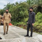 Eva Sanjaya Kroscek Jalan Desa Janju-Jone-Pondong Baru yang Dikeluhkan Warga