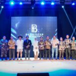 Ketua DPRD Abdulloh Serahkan Penghargaan BFF 2022