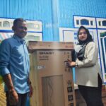 H. Abdullah Salurkan Ratusan Kulkas dan Kompor Gas kepada Pelaku UMKM di Desa Tanjung Aru