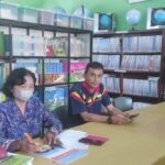 Murid Antusias Membaca di Perpustakaan SD Bhayangkari Balikpapan