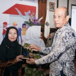 Sekretariat DPRD Paser Terima Penghargaan dari KPP Pratama Penajam