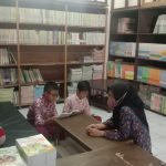 Murid SDN 007 Balikpapan Utara Banyak Membaca Buku Cerita