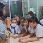 Murid SD St Fransiskus Assisi Belajar Melalui Buku di DPK Kaltim