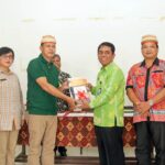 DPK Kaltim Salurkan Buku pada Tiga Kampung di Mahulu