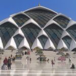 Pesona Masjid Al Jabbar Bandung, Miliki 12 Bangunan Kecil Menyerupai Menara Masjid