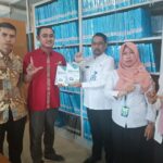 Tim Akademisi Unmul Serahkan Buku Matematika ke DPK Kaltim