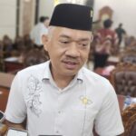 Budiono Ingatkan Pihak Sekolah Dilarang Memperjual Belikan LKS