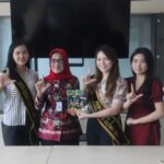 Duta Bahasa Kaltim-Kaltara Ajak Anak Muda Rajin Membaca di Perpustakaan