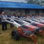 Seno Aji Serahkan Bantuan Alat Pertanian Bagi Kelompok Tani di Tenggarong