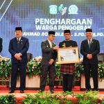 Hebat! Ustaz Ahmad Rosyidi Terima Penghargaan Tokoh Penggerak di Bidang Keagamaan