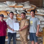 Dukung Usaha Petani Sekitar Wilayah Operasional, PT Jasa Tambang Nusantara Salurkan 4 Ton Pupuk