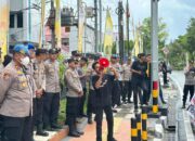Polresta Balikpapan Kawal Aksi Unjuk Rasa Penolakan RUU TNI dan Efisiensi Anggaran