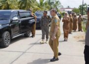 Bupati Paser Tinjau Proyek Infrastruktur Jalan, Air Bersih, dan Dermaga di Desa Lori