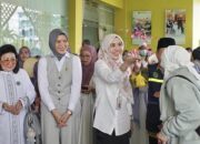 Wakil Ketua DPRD Kaltim Yenni Eviliana Sambut Jamaah Haji Kloter Kedua dengan Penuh Haru