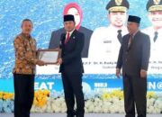 Gubernur Kaltim Serahkan Penghargaan Proper, Adiwiyata, dan Kalpataru 2025