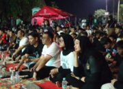 Bupati Kukar Nobar Final AFF U-23 Bersama Warga, Bagikan Jersey Timnas dan Meriahkan Acara dengan Tarian Dayak